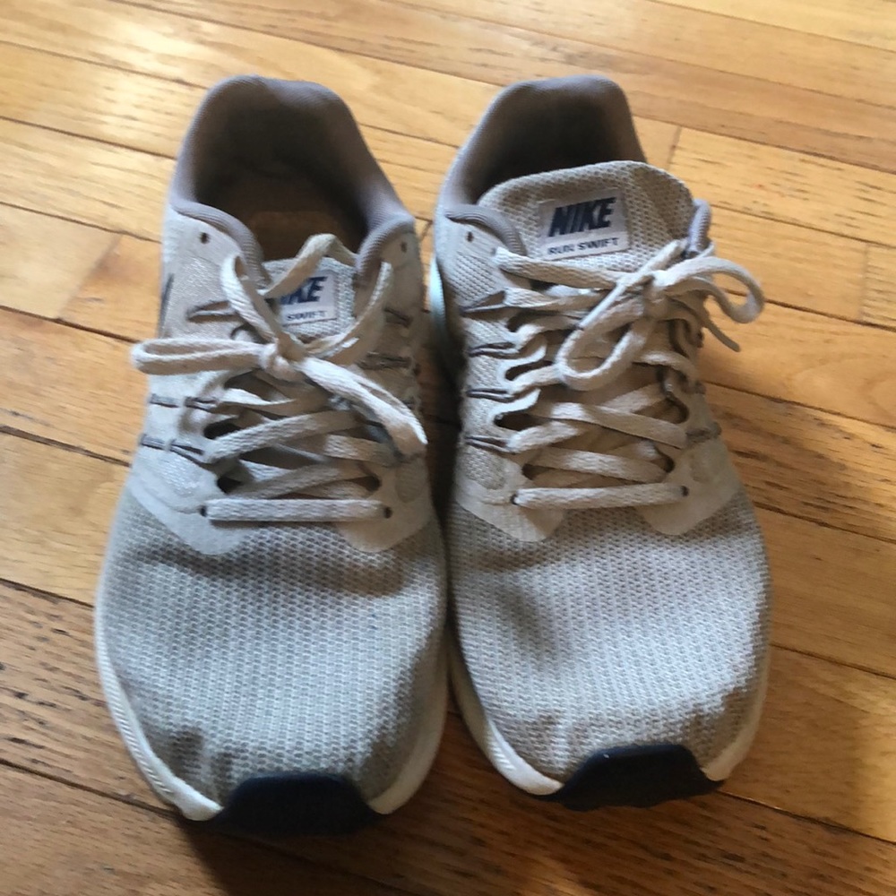 Nike Run Swift sneakers